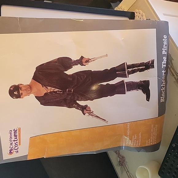 Pirate Costume - Picture 10 of 10